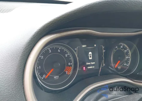 2015 Jeep Cherokee Latitude z USA, uszkodzony, nr VIN 1C4PJMCB3FW623103